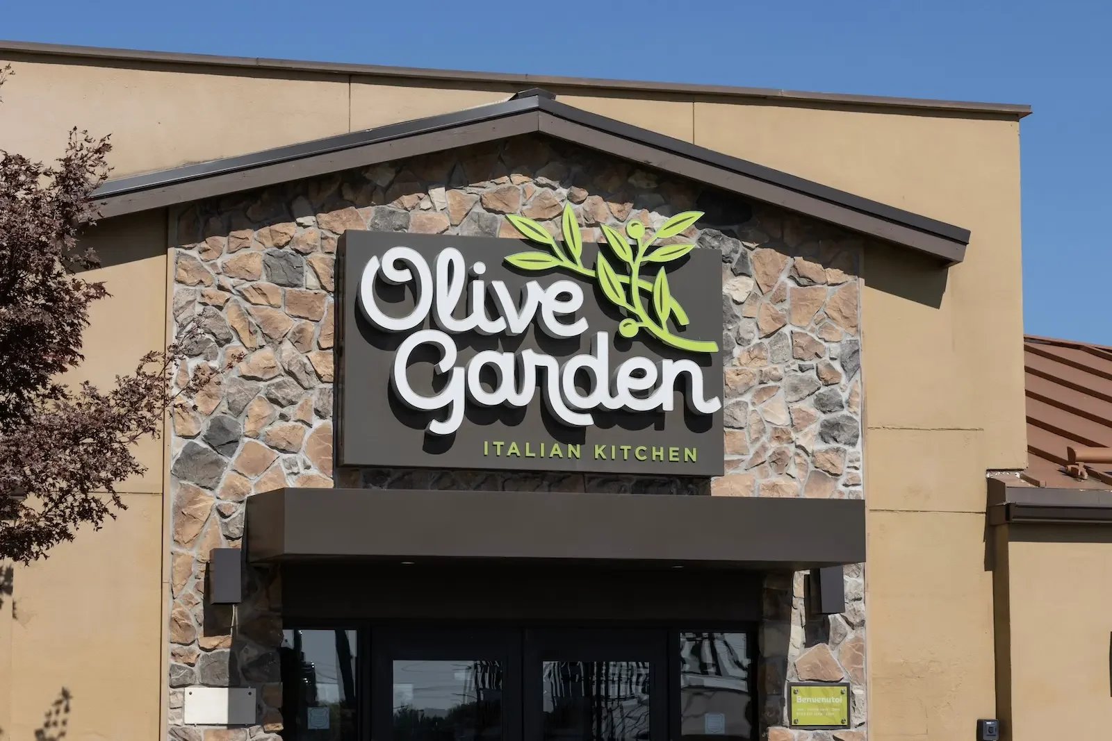 Olive Garden Italian Kitchen building part of Darden Restaurant groups.